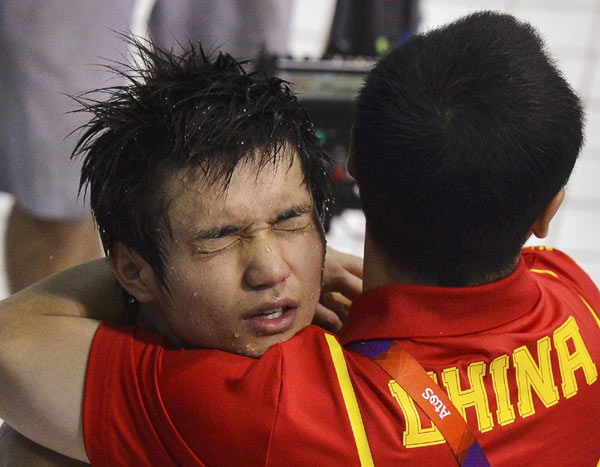 American world silver medalist David Boudia defeated China's world champion Qiu Bo in the men's 10m platform final to win the last diving gold at London Games on Saturday. US diver defeats China for last diving gold
