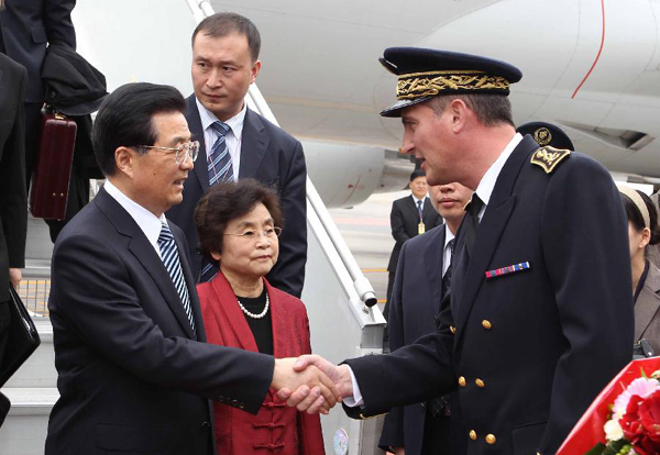 Hu arrives in France for G20 summit Hu arrives in France for G20 summit