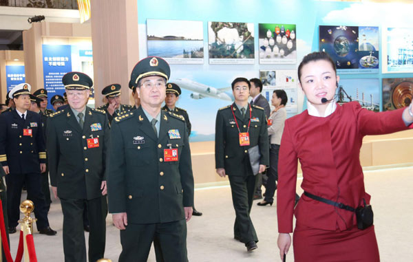 Delegates to CPC Congress visit photo exhibition on China's achievements Delegates visit photo exhibition on achievements