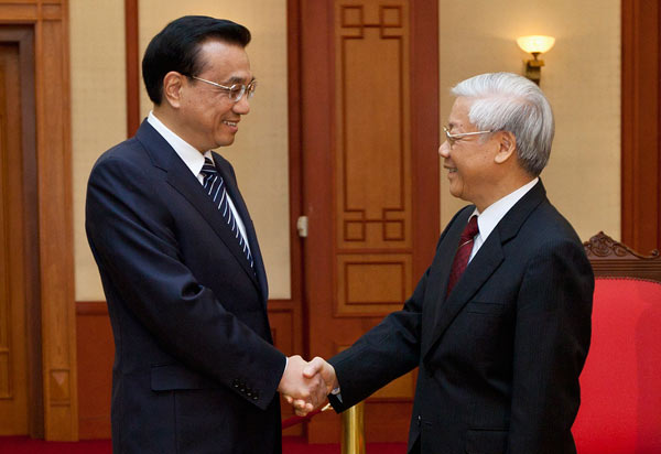 Premier Li Keqiang (left) shakes hands with Vietnamese General Secretary of the Communist Party Nguyen Phu Trong at the Party Central Committee Office in Hanoi on Monday. Li will return from his visit to Vietnam on Tuesday. Luong Thai Linh / Reuters Premier seeks talks over dispute