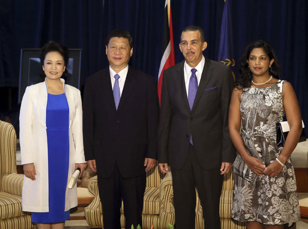 President Xi Jinping (2nd L) and his wife Peng Liyuan (1st L) pose for a group photo with President of Trinidad and Tobago Anthony Carmona (2nd R) and his wife before the meeting between the two presidents in Port of Spain, Trinidad and Tobago, June 1, 2013. Xi vows to advance ties with Trinidad and Tobago