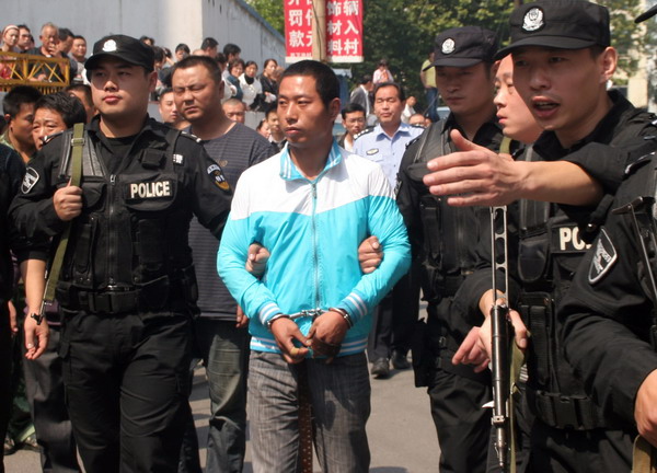 Police take Zhang Xiaobo in for questioning on Wednesday over the killing of TV reporter Li Xiang in Luoyang, Henan province. 2 detained over journalist's death