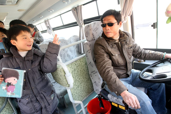 A student says goodbye to Wang Ziwen, a school bus driver in Zhengzhou, Henan province. Yang Donghua / for China Daily Driver one with the road