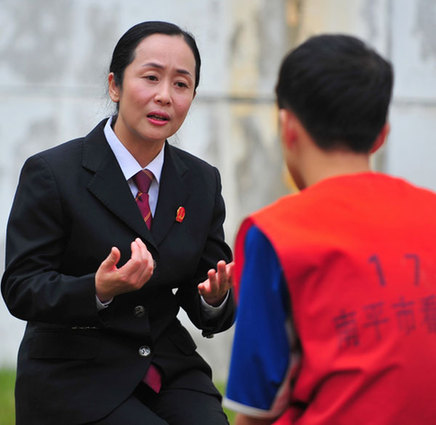 Judge's maternal love warms hearts Judge's maternal love warms hearts