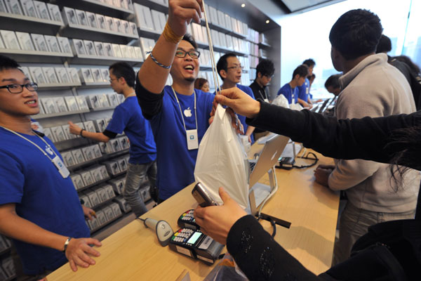 Apple restarts online sale of iPhone 4S