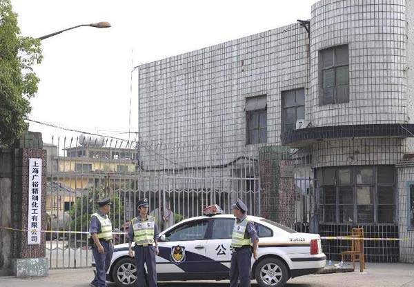 Security staff members guard at the murder site at a chemical factory in Baoshan district, East China's Shanghai municipality, June 23, 2013. Man arrested for killing six in Shanghai