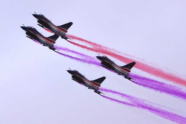The People's Liberation Army's August 1st Aerobatics Team performs at the MAKS-2013 air show in Zhukovsky on Friday. SHEN JINKE / FOR CHINA DAILY Flight team performs first show abroad