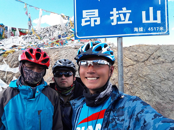 Boy, 16, cycles 3,000km from Xinjiang to Tibet