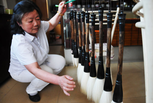 Gong Guizhi started to learn brush making when she was 7 years old. She has spent more than 50 years with brushes and devoted her life to promoting the traditional writing instrument. Master strokes