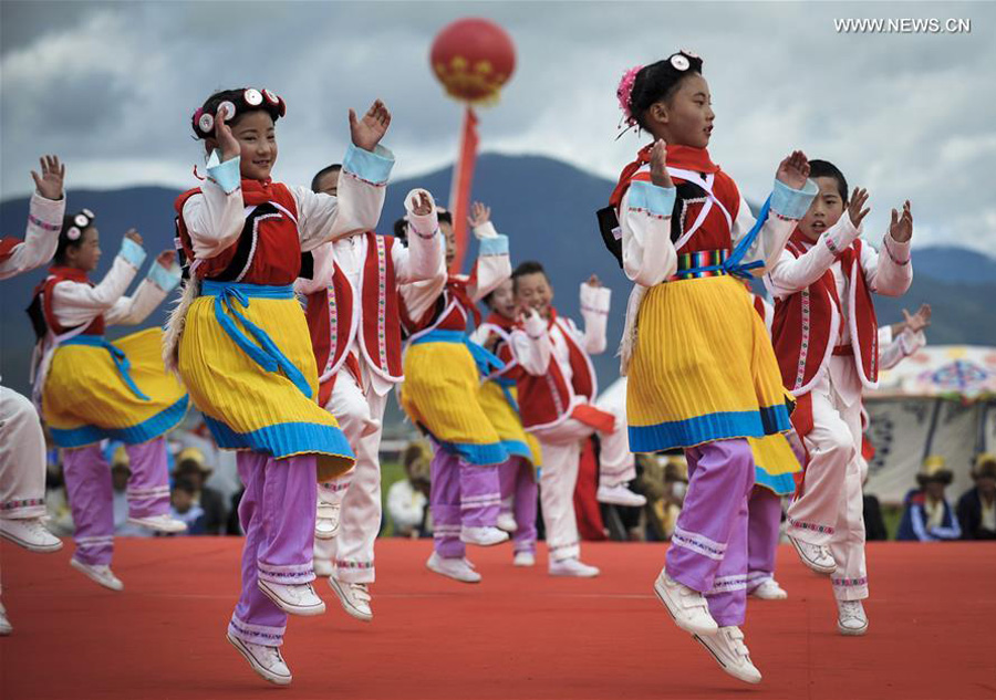 Ethnic traditional horse race festival kicks off in Shangri-la, Yunnan province