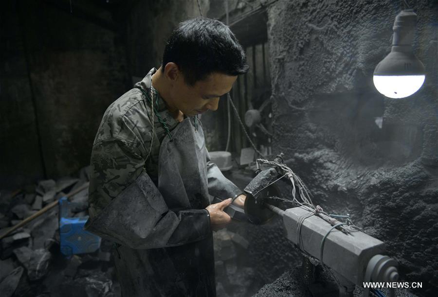 Unique sculpture of chrysanthemum stone in C China's Hubei