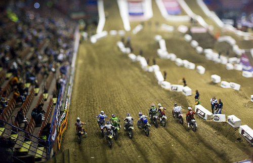 神奇！相機(jī)竟能照出小人國