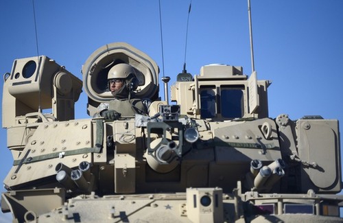 外形威猛:美國陸軍M2A3戰(zhàn)車群戈壁實(shí)戰(zhàn)演練