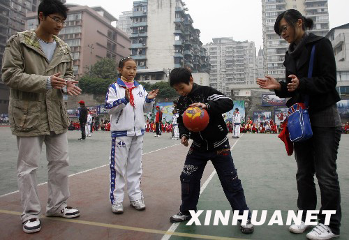 手拉手，我們做朋友
