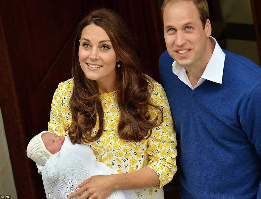 英國(guó)小公主出生10小時(shí)后露面