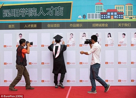 就業(yè)難？淘寶“賣”畢業(yè)生，1000元可拍！