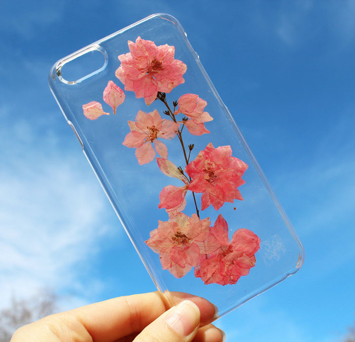 用鮮花做成的手機(jī)殼你見(jiàn)過(guò)嗎？（組圖）