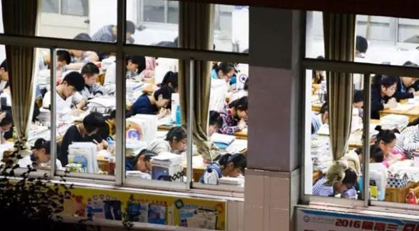 看看外媒報(bào)道中國(guó)高考的用詞，目測(cè)已被嚇壞