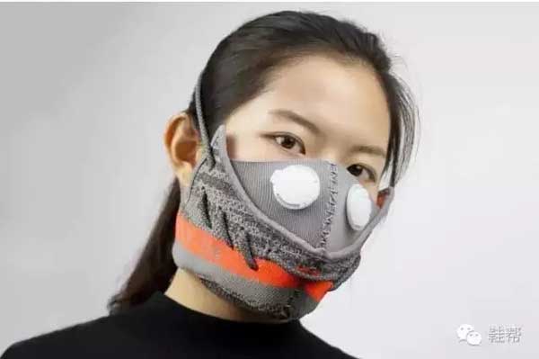 上萬美元的Yeezy運(yùn)動鞋變身防霾口罩？