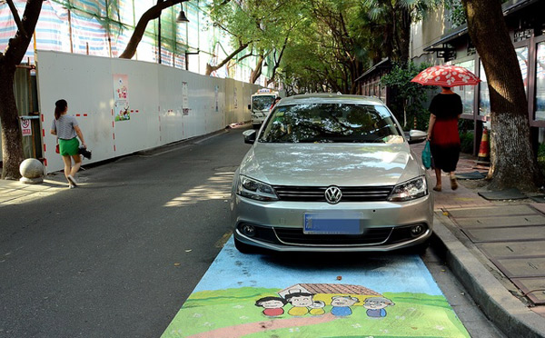 杭州某小區(qū)推“孝心車(chē)位”，回家看老人停車(chē)可免費(fèi)