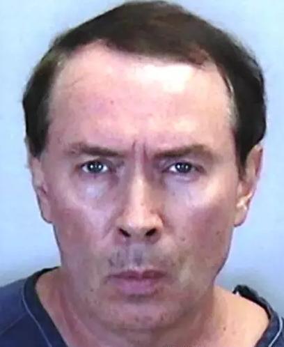 愛彼迎又曝偷拍丑聞，攝像頭正對床位！住民宿如何防偷窺