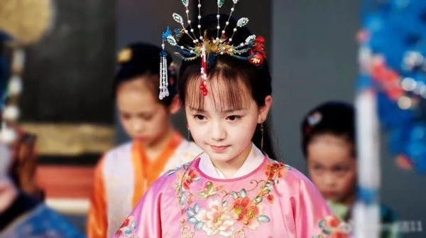 小戲骨版《紅樓夢》演技炸裂，眼角眉梢都是戲，哪個萌娃最得你心？
