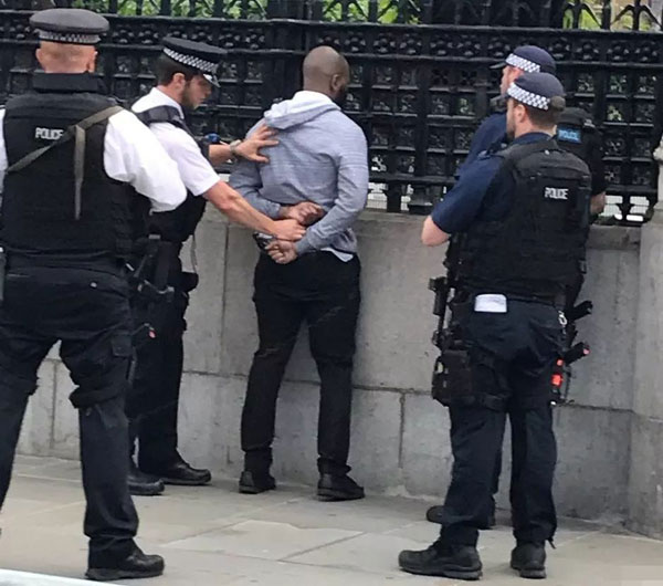 英國警察宣布以后不再管偷竊搶劫！群眾反應炸了！