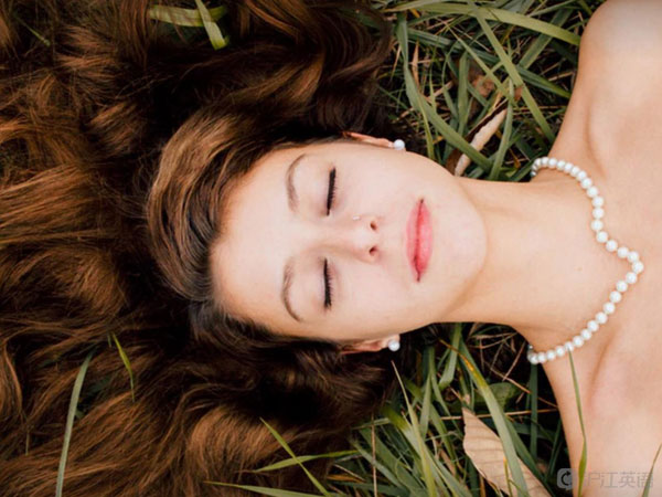 遇到顏值高、氣質(zhì)好的人如何用英語表達(dá)贊美？