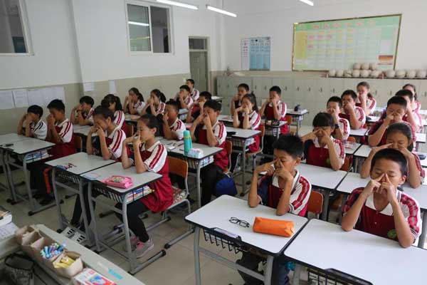 手機(jī)看多了眼睛累？七種辦法幫你消除眼疲勞