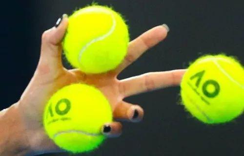 網(wǎng)球到底是黃色還是綠色？看看費德勒怎么說