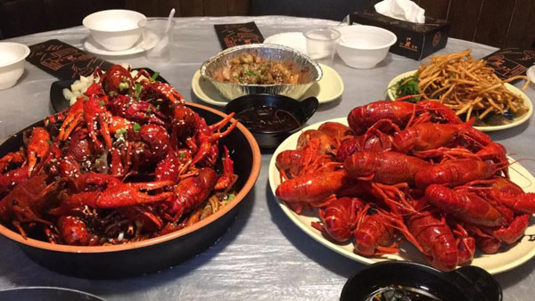 小龍蝦”的英語(yǔ)是small lobster嗎？