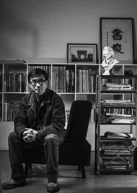 Nanjing bookseller adds passion in the pages