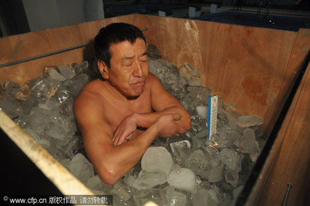 Man sets new record for standing in ice for 112 mins