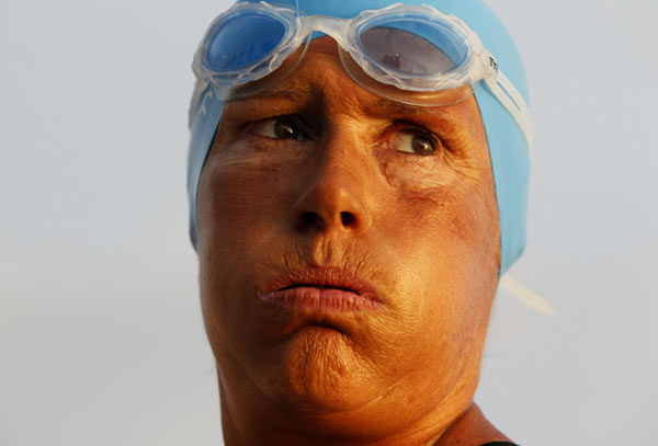61-yr-old US swimmer attempts record Cuba-Florida swim 61-yr-old US swimmer attempts record Cuba-Florida swim