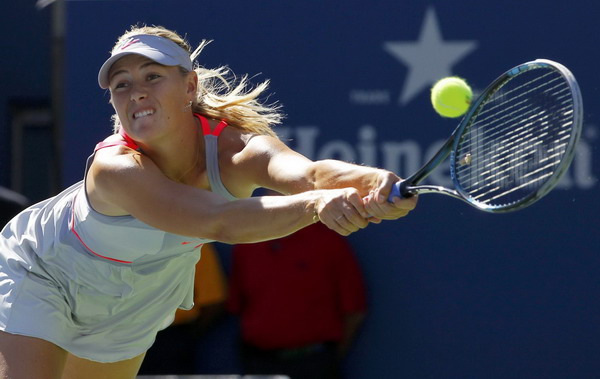 Maria Sharapova of Russia hits a return to Heather Watson of Great Britain during their match at the US Open tennis tournament in New York, August 29, 2011. Sharapova survives scare at US Open
