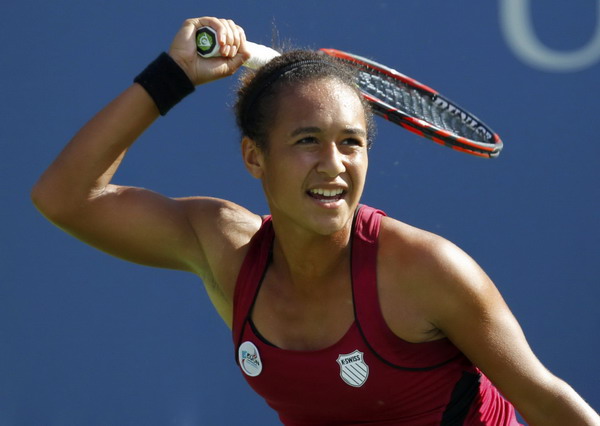 Heather Watson of Great Britain returns a shot to Maria Sharapova of Russia during their match at the US Open tennis tournament in New York, August 29, 2011. Sharapova survives scare at US Open