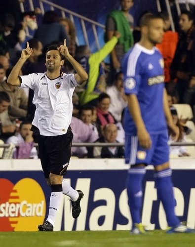 Valencia's Jonas (L) celebrates after scoring a goal against Bayer Leverkusen during their Champions League Group E soccer match at Mestalla stadium in Valencia Nov 1, 2011. Lightning-quick goal leads Valencia to first win