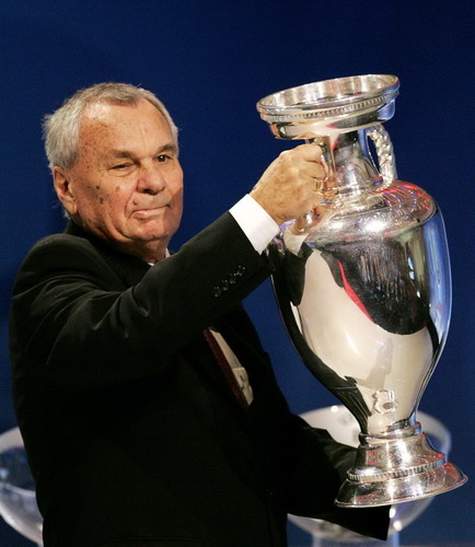 Former Soviet striker Valentin Ivanov carries the UEFA soccer championship trophy after the draw for the UEFA Euro 2008 soccer finals in Lucerne in this Dec 2, 2007 file photograph. Soviet great Ivanov dies after long illness