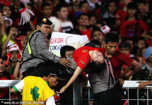 Two fans died in a stampede at the Southeast Asian Games football final in Jakarta, a report said on Tuesday. Two Indonesian fans die from SEA Games soccer final