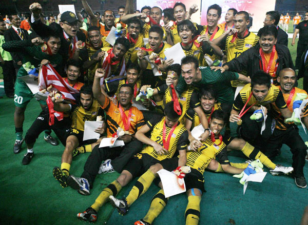 Two fans died in a stampede at the Southeast Asian Games football final in Jakarta, a report said on Tuesday. Two Indonesian fans die from SEA Games soccer final