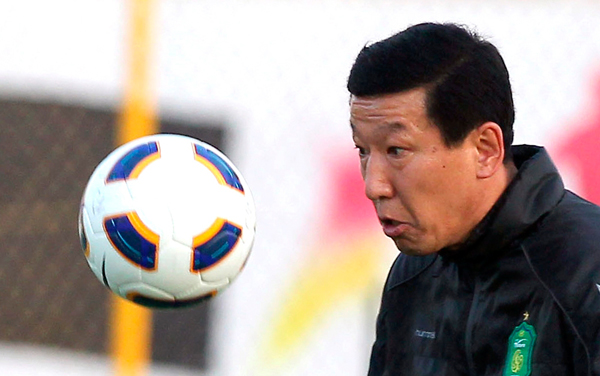 South Korea has named Choi Kang-hee, head coach of K-League champions Jeonbuk Hyundai Motors, as national team coach. S Korea names Choi Kang-hee as new coach