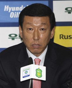 South Korea has named Choi Kang-hee, head coach of K-League champions Jeonbuk Hyundai Motors, as national team coach. S Korea names Choi Kang-hee as new coach