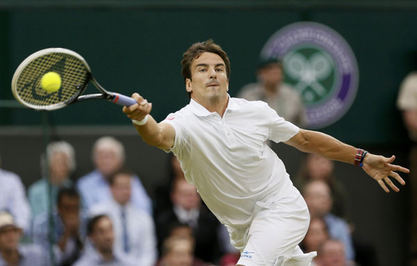 Tommy Robredo of Spain hits a return to Andy Murray of Britain in their men's singles tennis match at the Wimbledon Tennis Championships, in London June 28, 2013. World No 2 Murray cruises to last 16