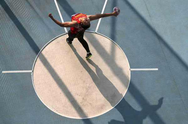 Gu Siyu of China competes in the women's discus throw qualifying round during the IAAF World Athletics Championships at the Luzhniki stadium in Moscow, Aug 10, 2013. Chinese athletes at IAAF World Athletics Championships