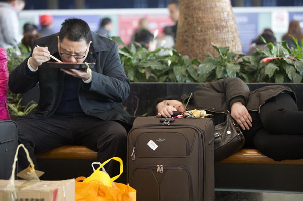 Snowstorms cause chaos for travelers