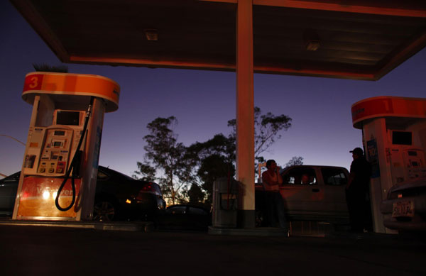 People park their cars at gas pumps waiting for the power to return following a power outage in Encinitas, California, September 8, 2011. Blackout leaves 5m without power in US states